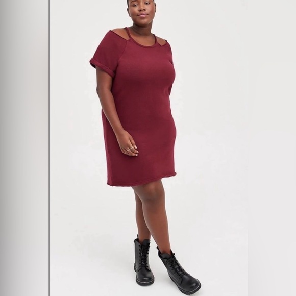 torrid Dresses & Skirts - Torrid Mini Cozy Fleece Cold Shoulder Dress
Size 1 (1X) 14/16 NWT & 2 (2X) 18/20
